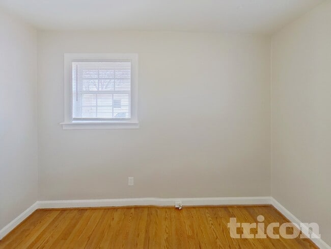 Building Photo - 4300 Oak Forest Dr