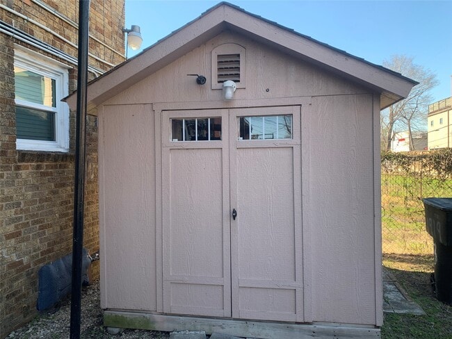 Building Photo - 1919 Wentworth St