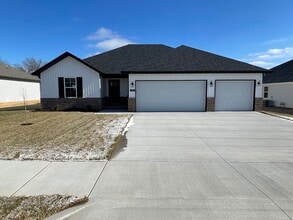 Building Photo - 698 Glenwood Ave