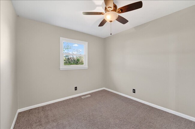 Building Photo - 372 Clutts Rd