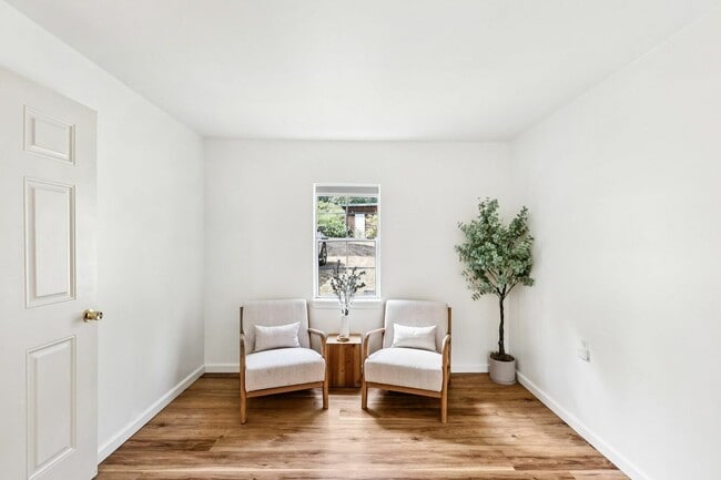 Building Photo - 14341 WA-530