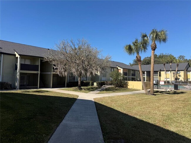 Building Photo - 914 Lake Destiny Rd