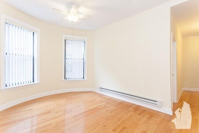 Building Photo - 2 bedroom in Chicago IL 60610