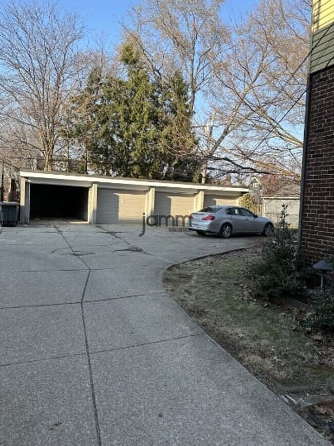 Building Photo - 14724 Clifton Blvd