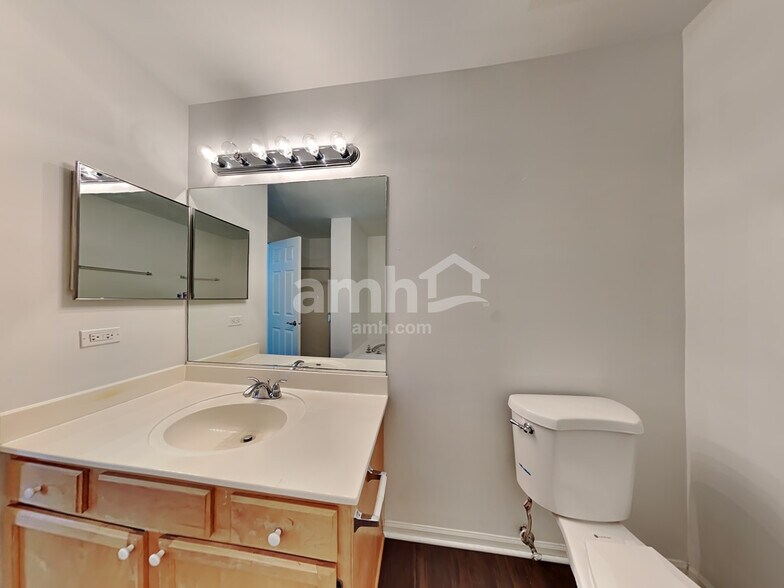 Building Photo - 953 Mesa Dr