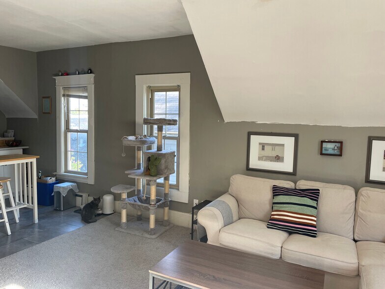 Building Photo - 1811 Jackson St NE
