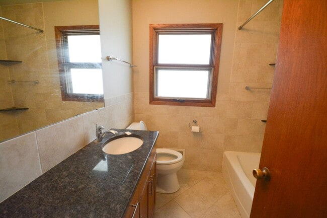 Building Photo - 3 Bed 1.5 Bath Home near Valleyhigh Dr For...