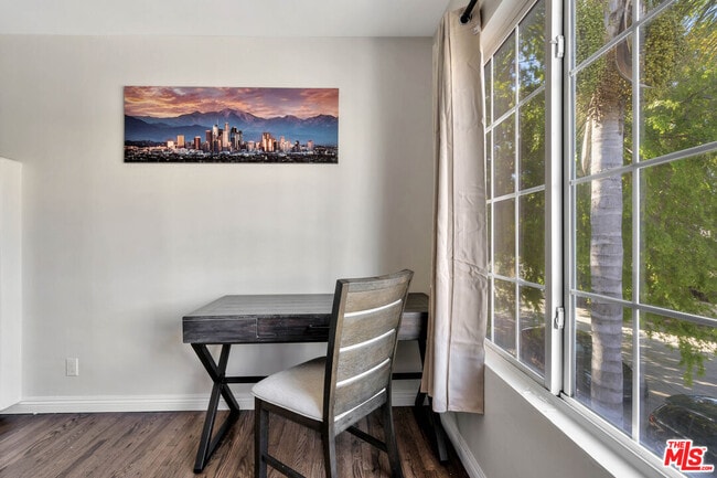 Building Photo - 932 Wilcox Ave