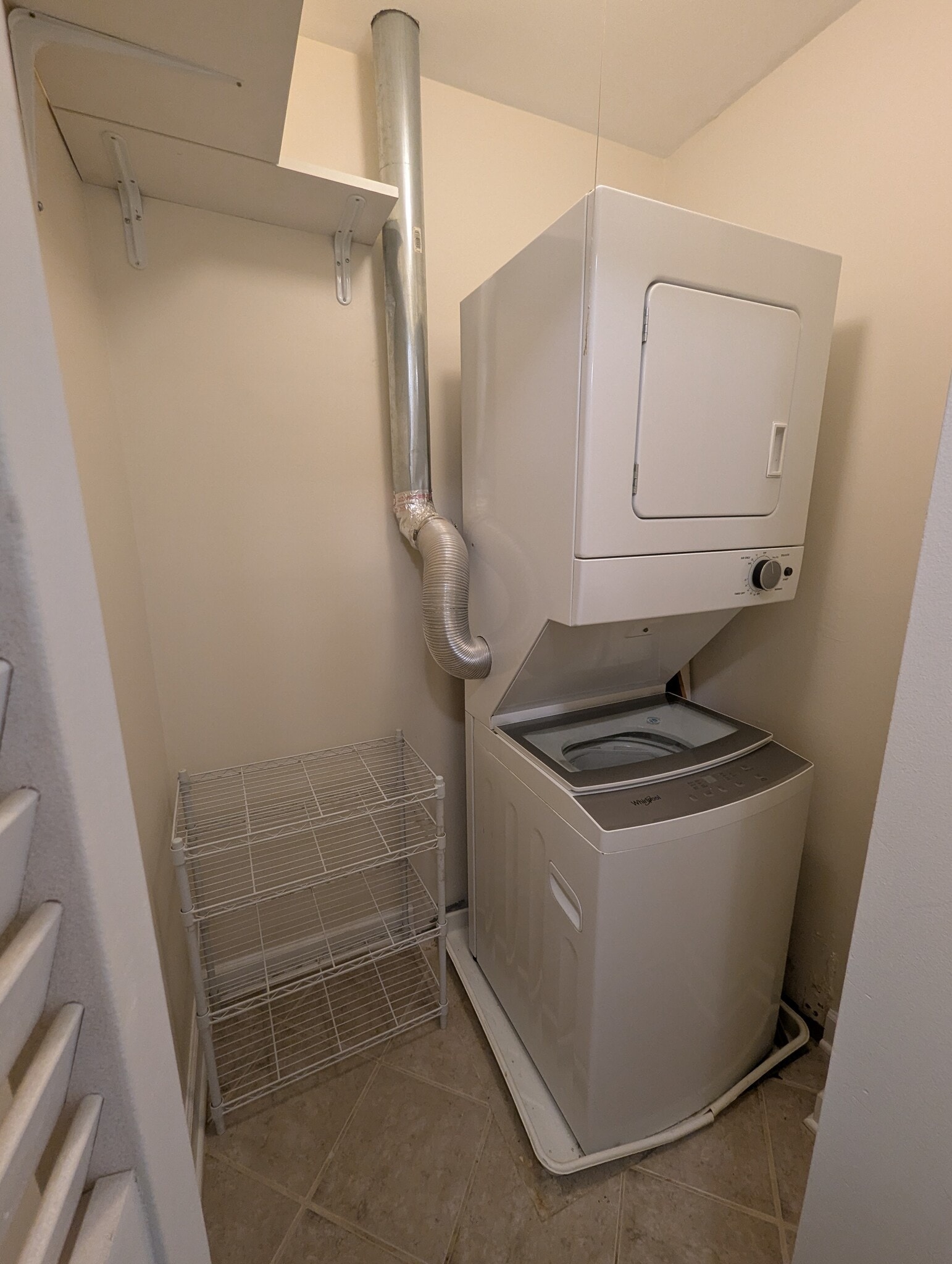 Building Photo - 16W465 Mockingbird Ln