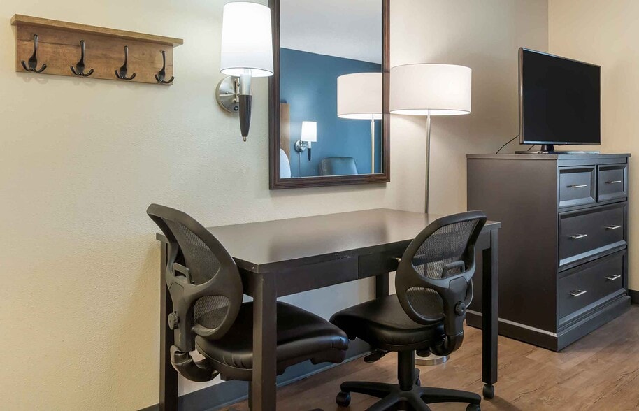 Building Photo - Furnished Studio-Miami - Airport - Blue Lagoon