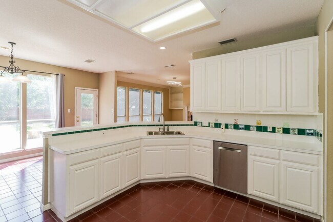 Building Photo - Amazing home ready to move in!