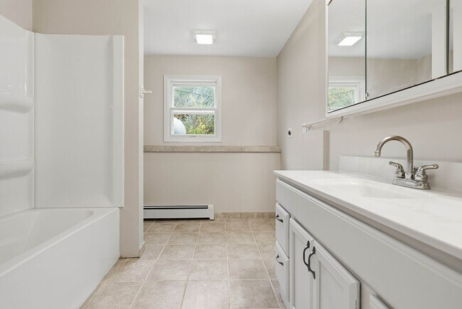 Building Photo - 1681 Mahogany St