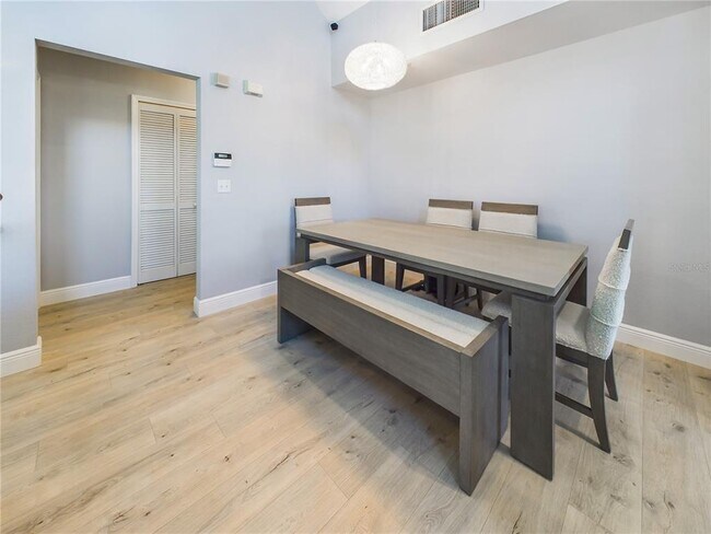 Building Photo - 5521 Rosehill Rd