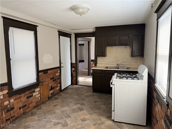 Building Photo - 3672 E 48th St