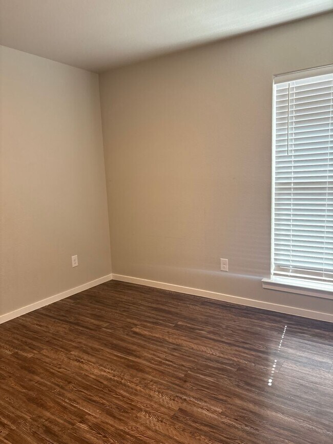 Building Photo - Half off the 1st month's rent!!