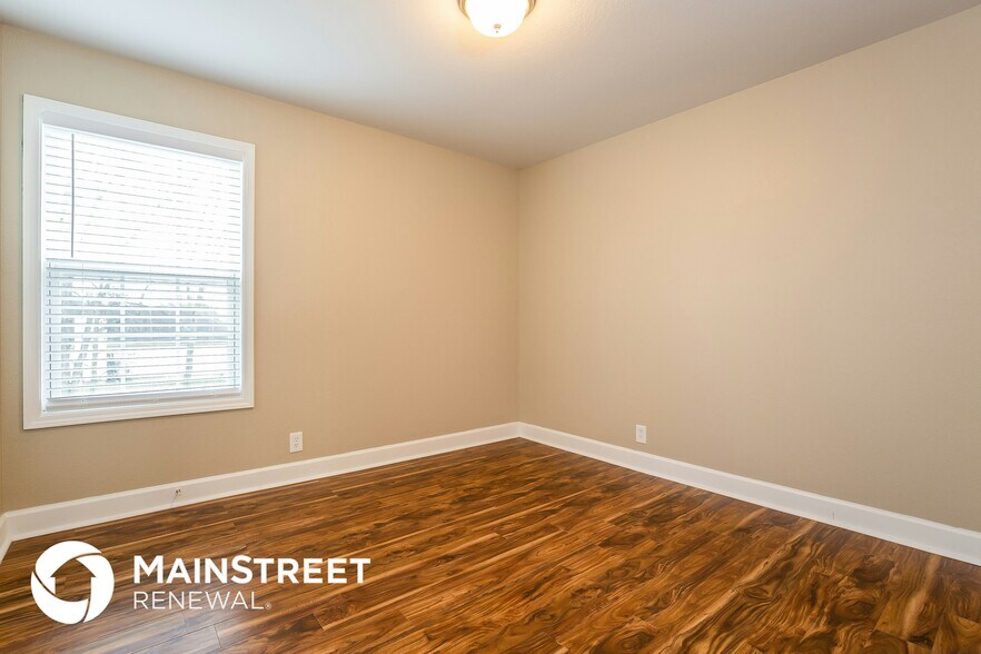 Building Photo - 915 Lavergne Ln