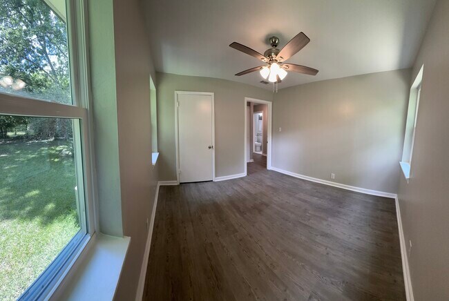 Bedroom 3 - 516 W Point Tap Rd