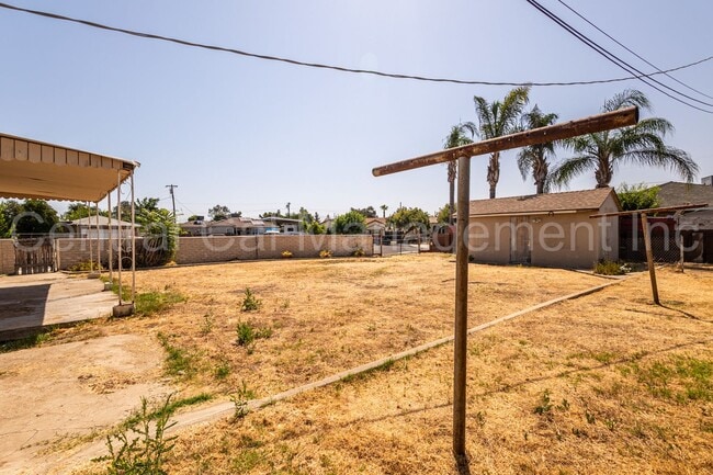 Building Photo - 3 Bedroom/2 Bath Home - $1695 per Month!