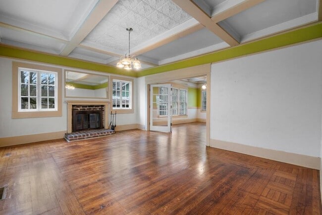 Building Photo - 113 Dell St