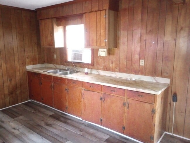 Building Photo - 2 Bedroom 1 Bathroom