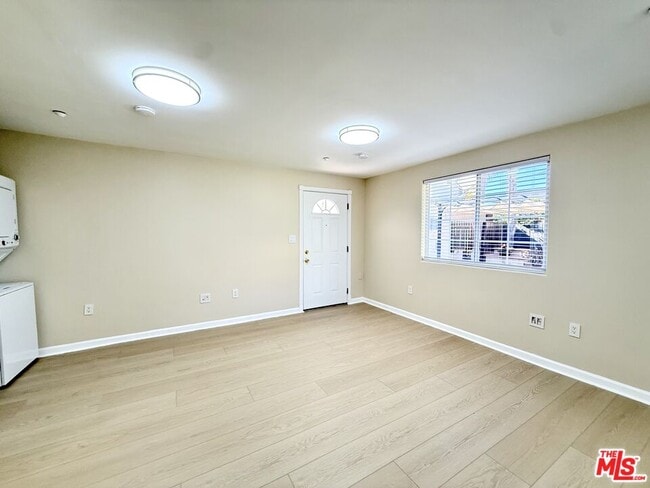 Building Photo - 364 N San Vicente Blvd