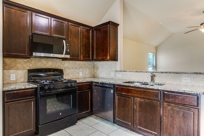 Building Photo - 3-BEDROOM, SINGLE STORY HOME IN CANDLEWOOD...