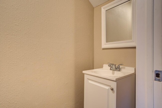 Building Photo - 400 Cedar Ave