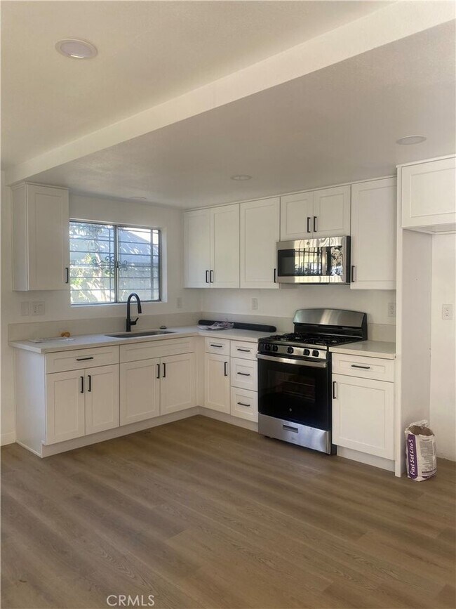Building Photo - 1141 N Berendo St