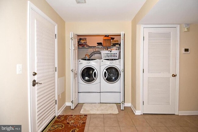 Building Photo - 25445 Carberry Dr