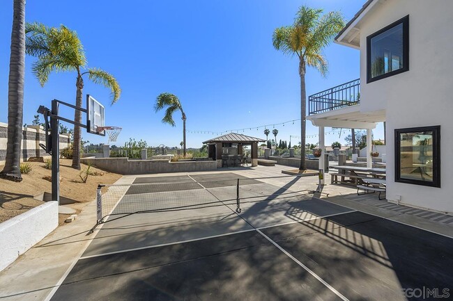Building Photo - 376 Canyon Ridge Dr
