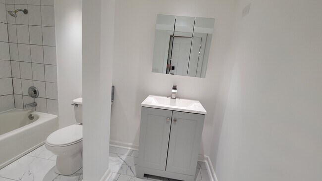 Building Photo - 5749 N Talman Ave