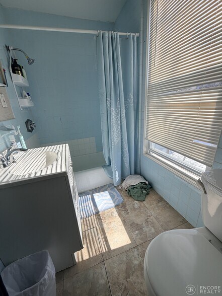 Building Photo - 8 A Forest St