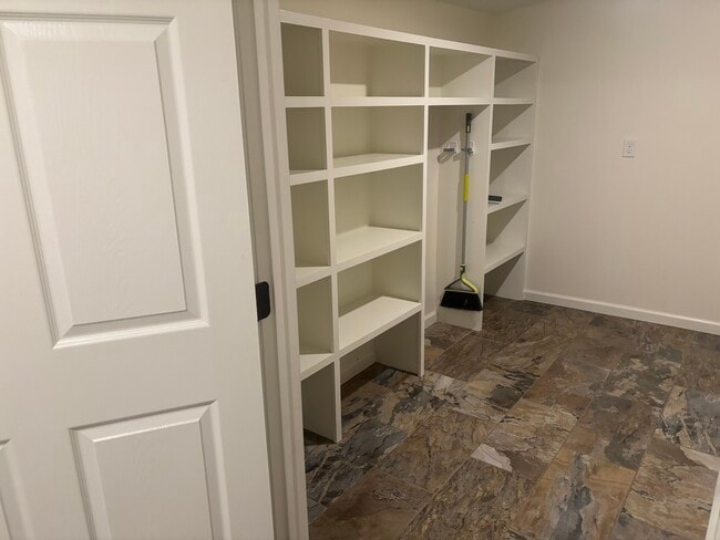 Building Photo - Chatham