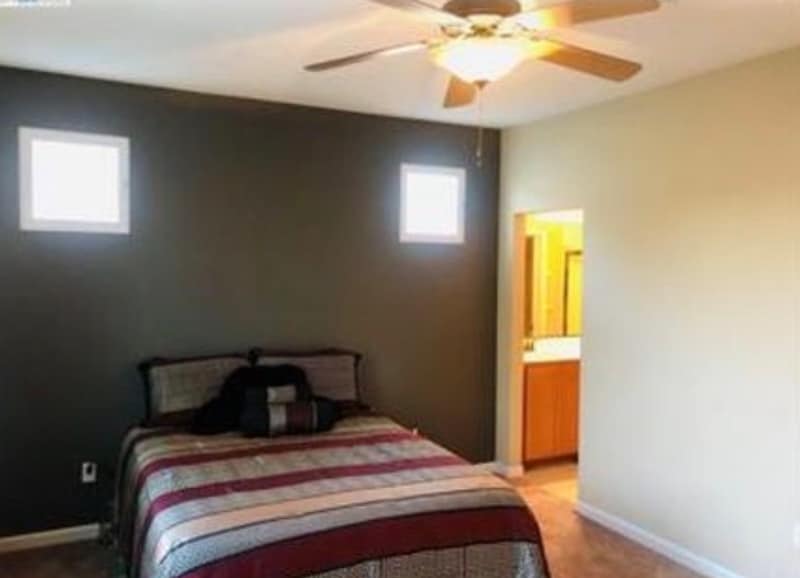 Building Photo - 700 Old Oak Ln