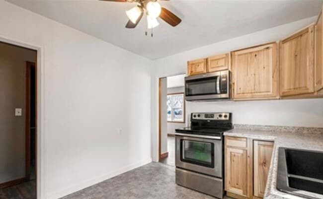 Building Photo - 1501 W 15th St. Sioux Falls, SD 57104
