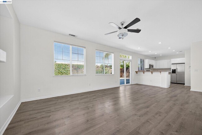 Building Photo - 244 Balsam St