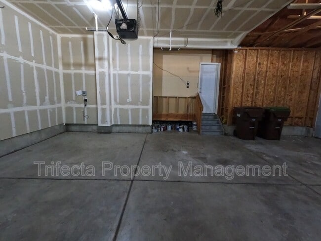 Building Photo - 2215 Harvest St