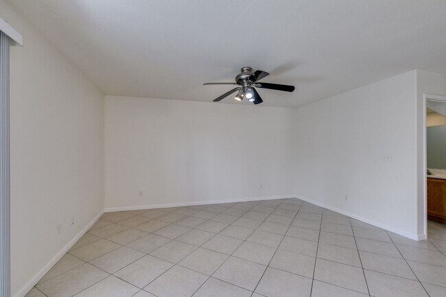 Building Photo - Spacious 4 Bedroom 2.5 Bathroom Home with Covered Patio & Large Backyard