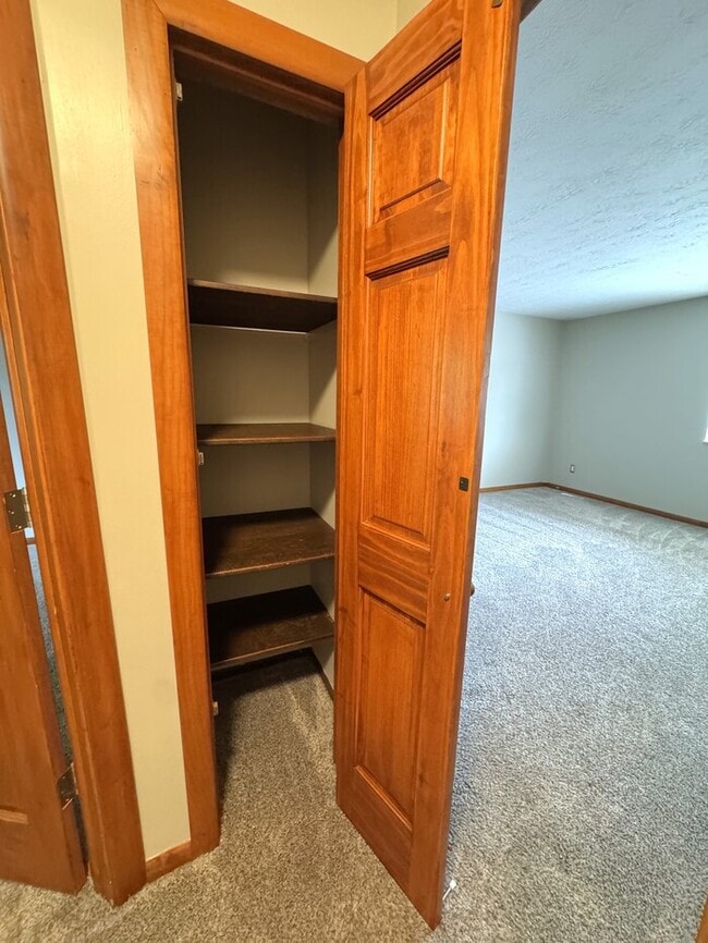 Building Photo - 3090 Highcliff Ct