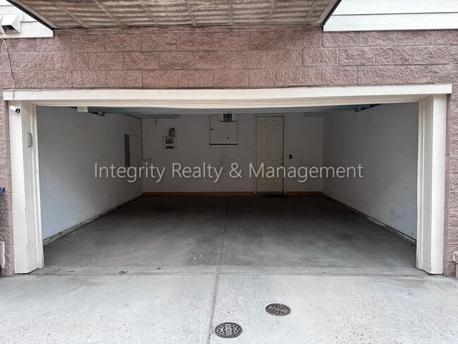 Building Photo - 5 Bed/4 Bath, 2,553 Sqft -1259 N Washingto...