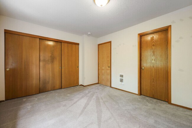 Building Photo - 2829 SE 90th Pl