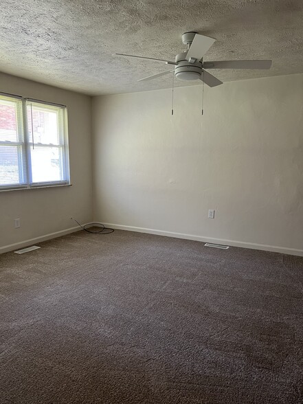 Building Photo - 915 Sleepy Hollow Rd