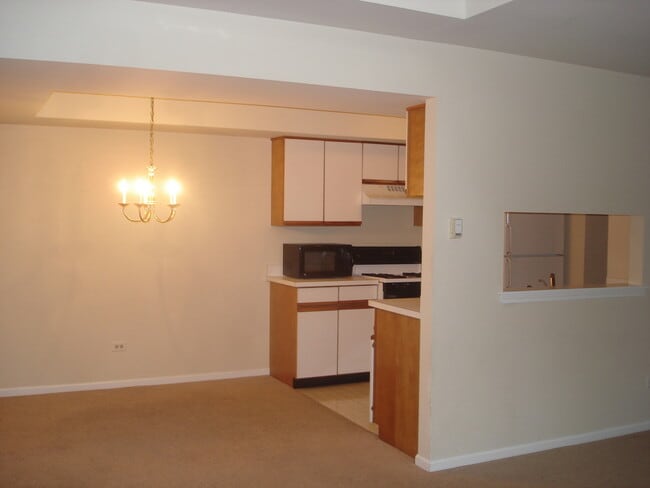 Building Photo - 727 Beaver Dr
