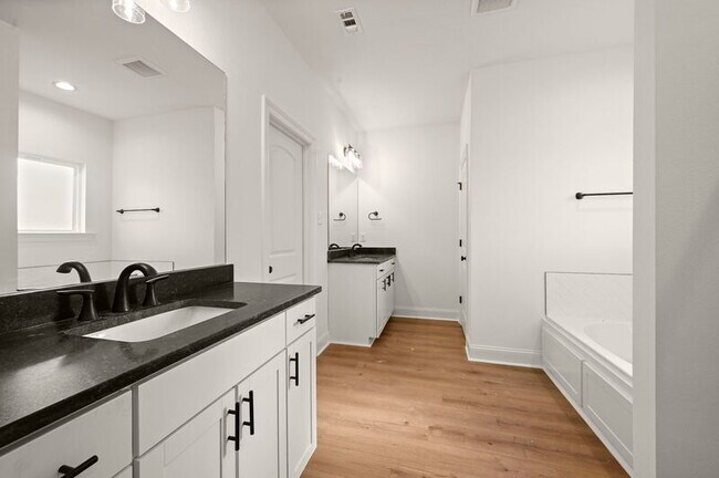 Building Photo - 11802 Morgan Meadow Ave