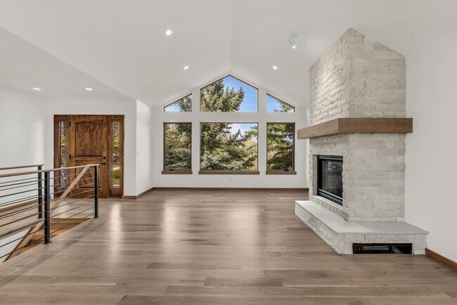 Building Photo - Pinebrook Luxury Remodeled Home
