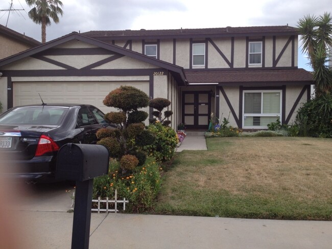 Building Photo - Large 4BR 3BA Family Home in Canoga Park