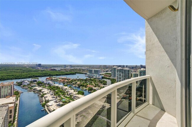 Building Photo - 16001 Collins Ave
