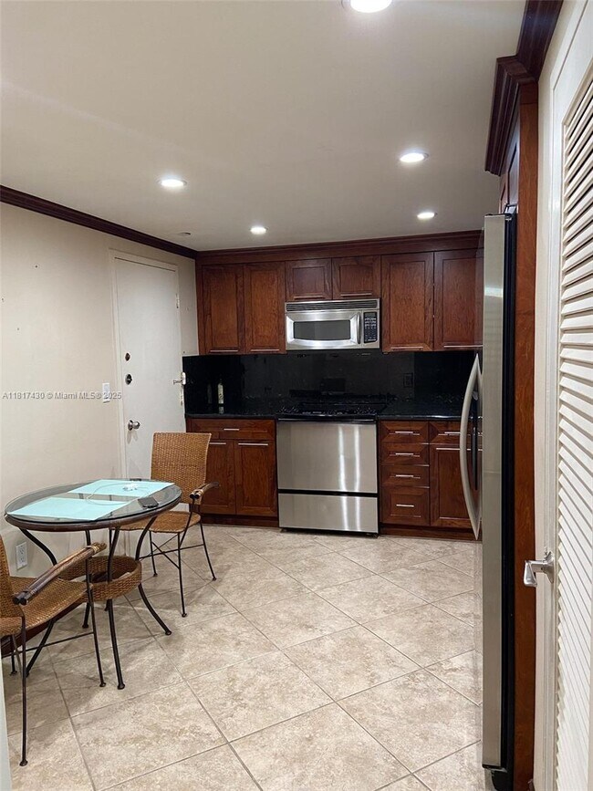 Building Photo - 5825 Collins Ave