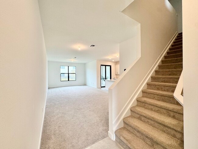 Building Photo - 14122 SW Thorens Dr