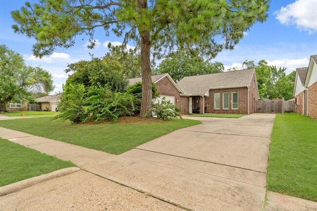 Building Photo - 703 Canyon Garden Dr